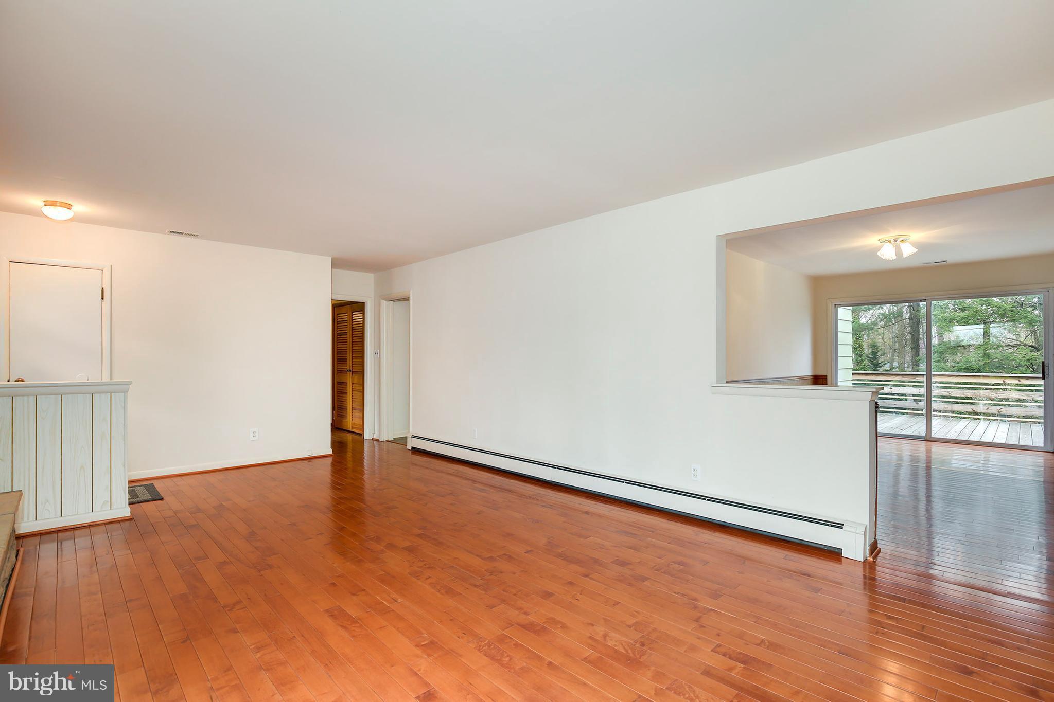 4005 Foreston Road Beltsville, MD 20705 - Photo 4 of 30 Living Room