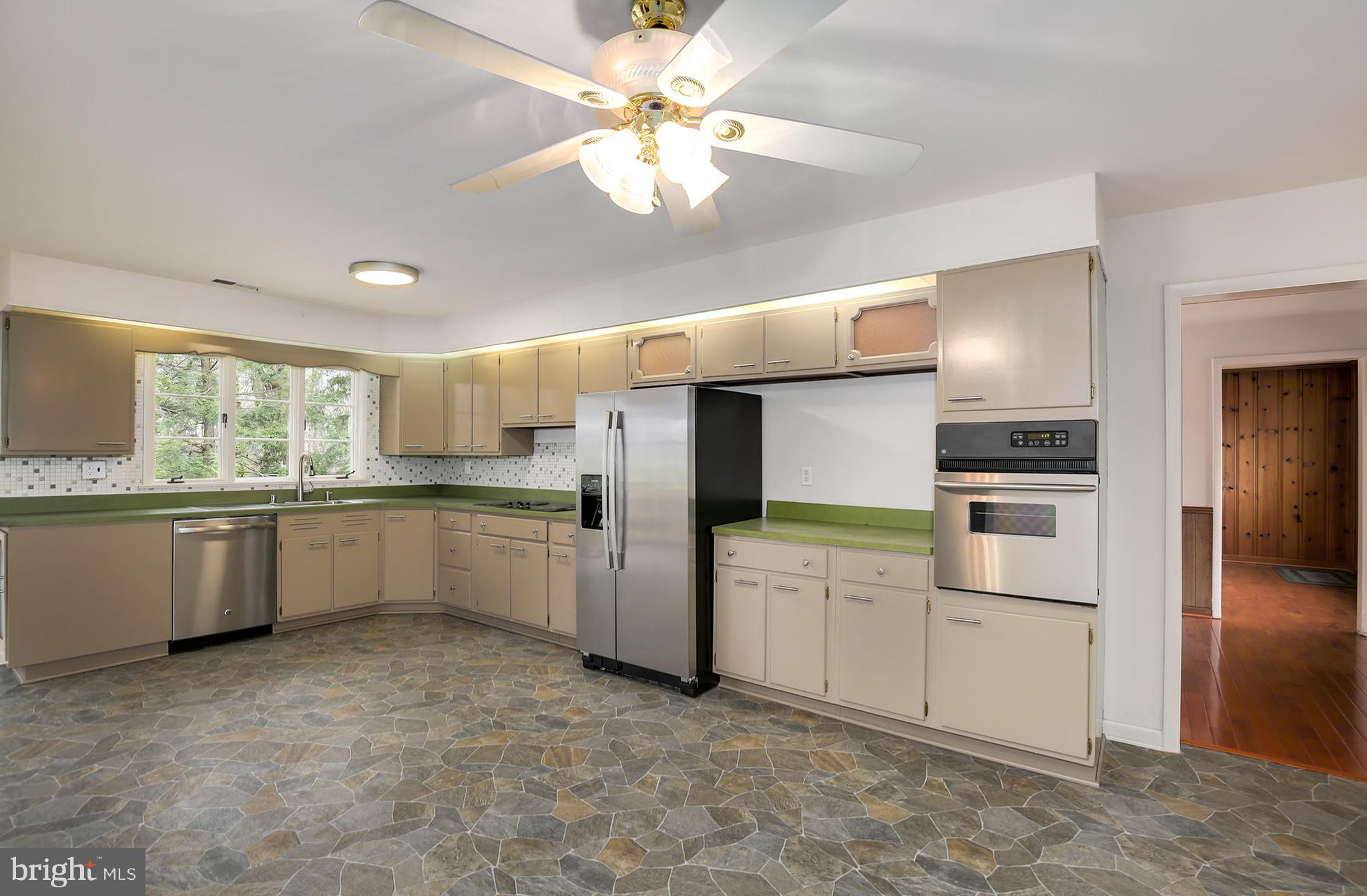 4005 Foreston Road Beltsville, MD 20705 - Photo 6 of 30 Kitchen
