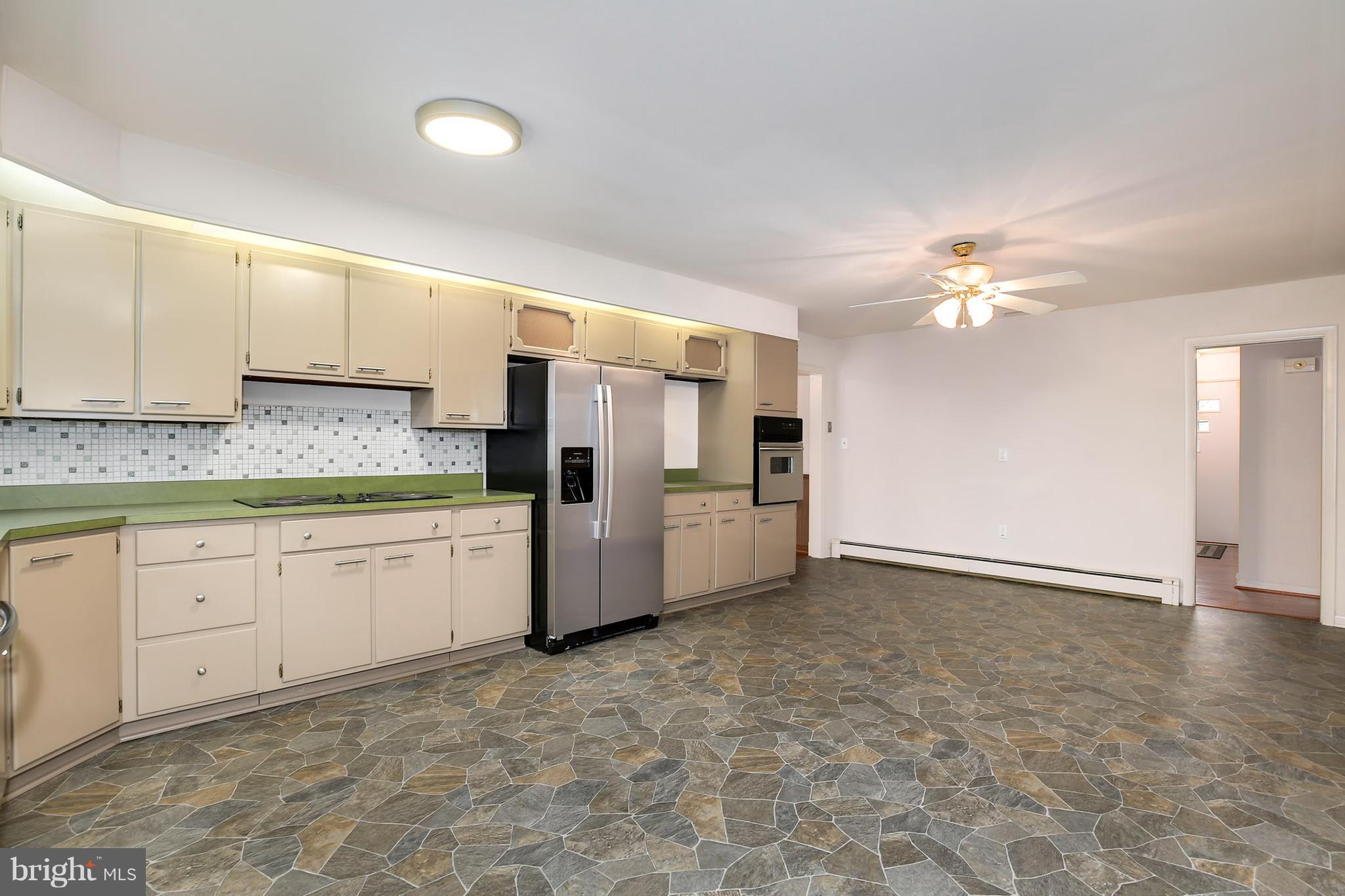 4005 Foreston Road Beltsville, MD 20705 - Photo 7 of 30 Kitchen