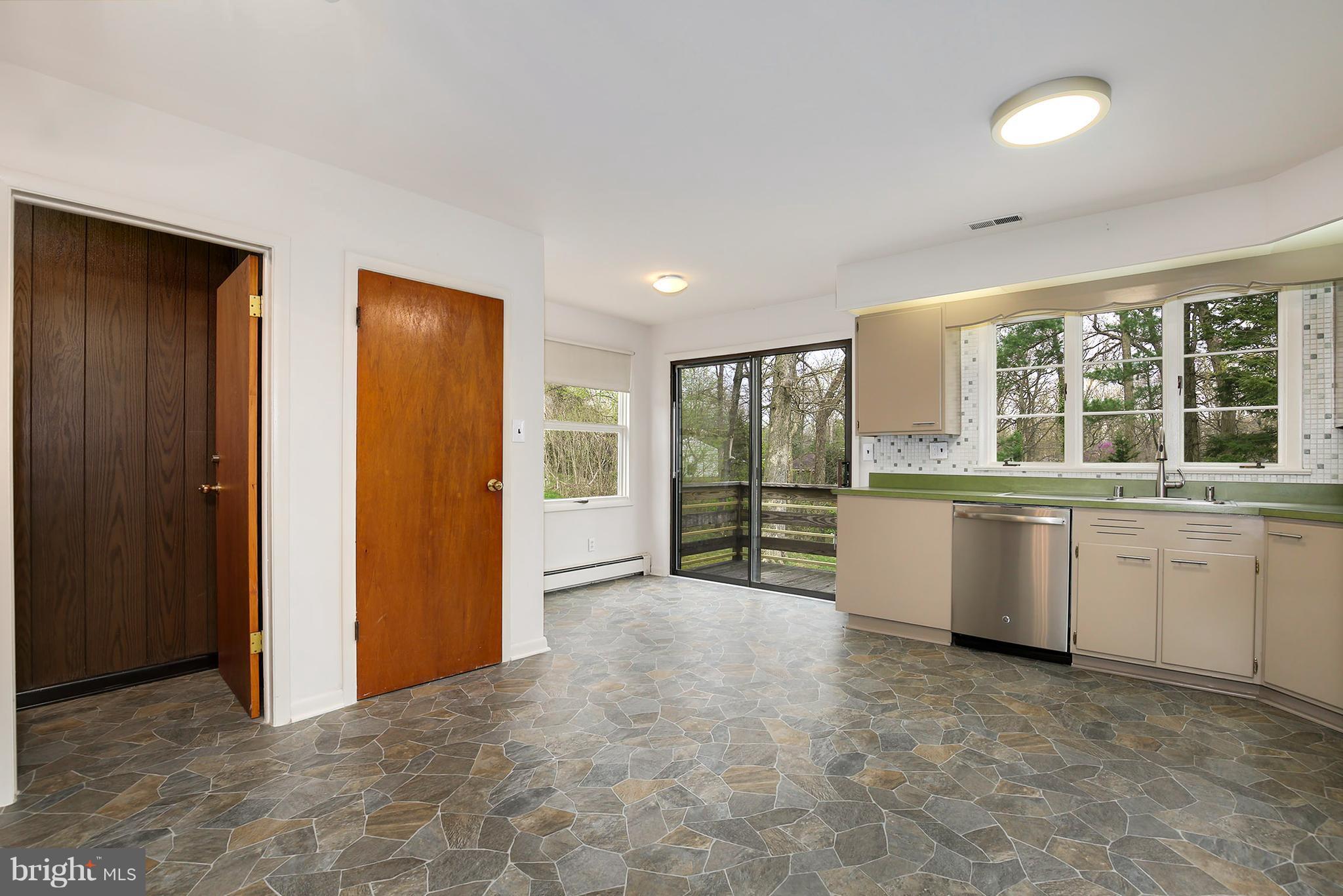 4005 Foreston Road Beltsville, MD 20705 - Photo 8 of 30 Kitchen