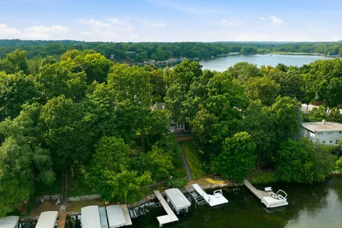 $925,000 | W288N8060 Park Drive, Merton, WI 53029