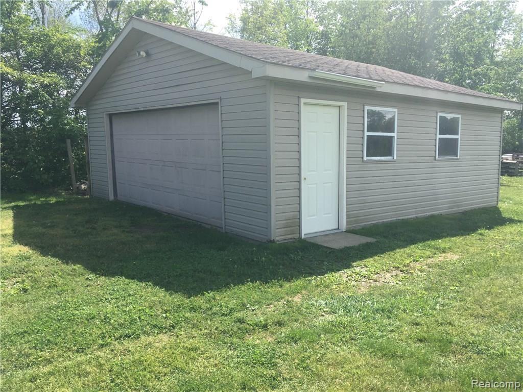 10352 Sharp Road Swartz Creek, MI 48473 - Photo 8 of 10 Extra Garage!