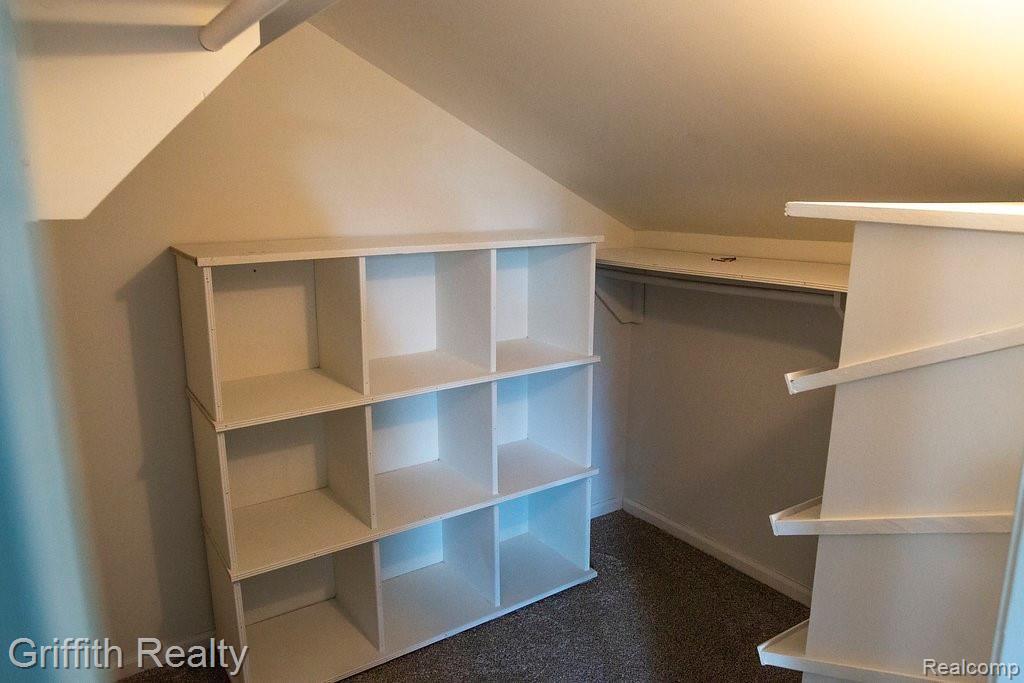 10125 Crouse Road Hartland, MI 48353 - Photo 22 of 35 Walk-In closet
