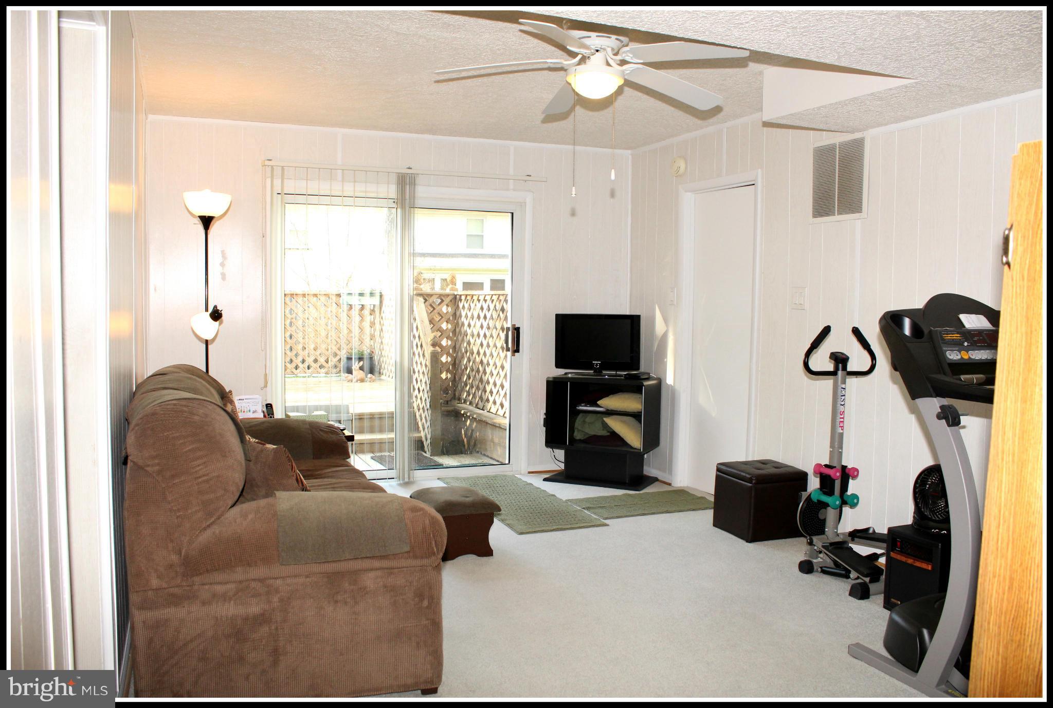 12 Marshall Road Waldorf, MD 20602 - Photo 7 of 26 Living Room