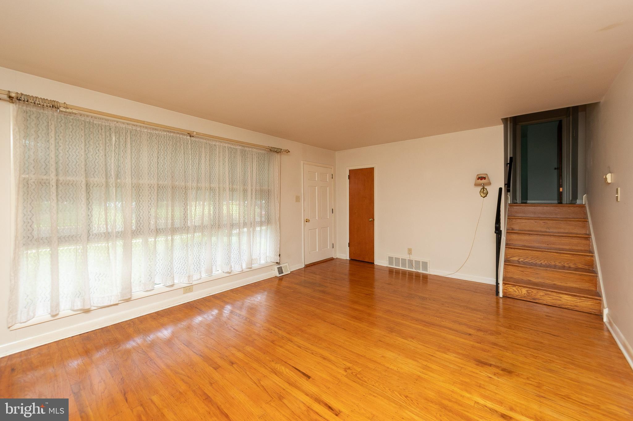 2919 Joyce Road Abington, PA 19001 - Photo 4 of 29 Gallery Image 4