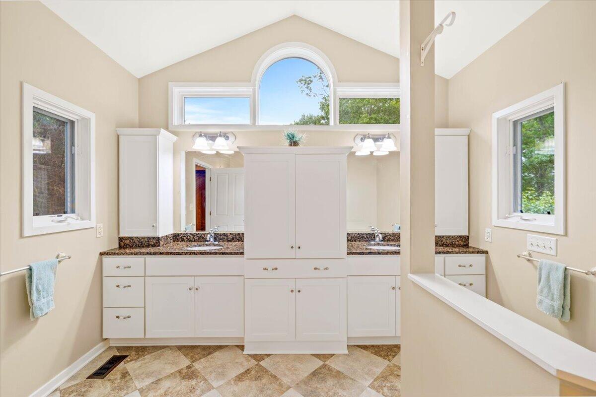 4861 Morris Road Hiwassee, VA 24347 - Photo 27 of 79 04-Interior-3
