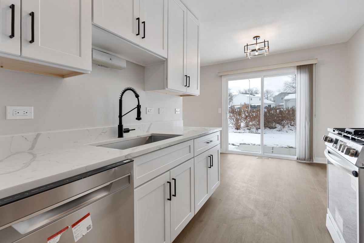 1066 Glouchester Harbor, Unit 1066 Schaumburg, IL 60193 - Photo 11 of 26 a kitchen with a sink and cabinets
