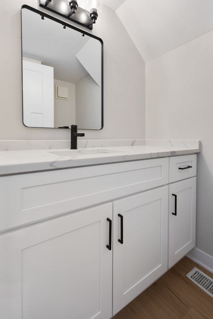 1066 Glouchester Harbor, Unit 1066 Schaumburg, IL 60193 - Photo 13 of 26 a bathroom with a sink and mirror