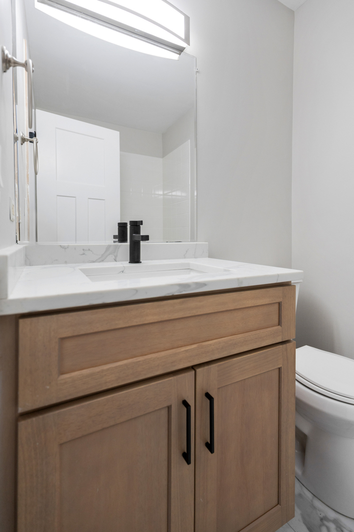 1066 Glouchester Harbor, Unit 1066 Schaumburg, IL 60193 - Photo 18 of 26 a bathroom with a sink a toilet and a mirror