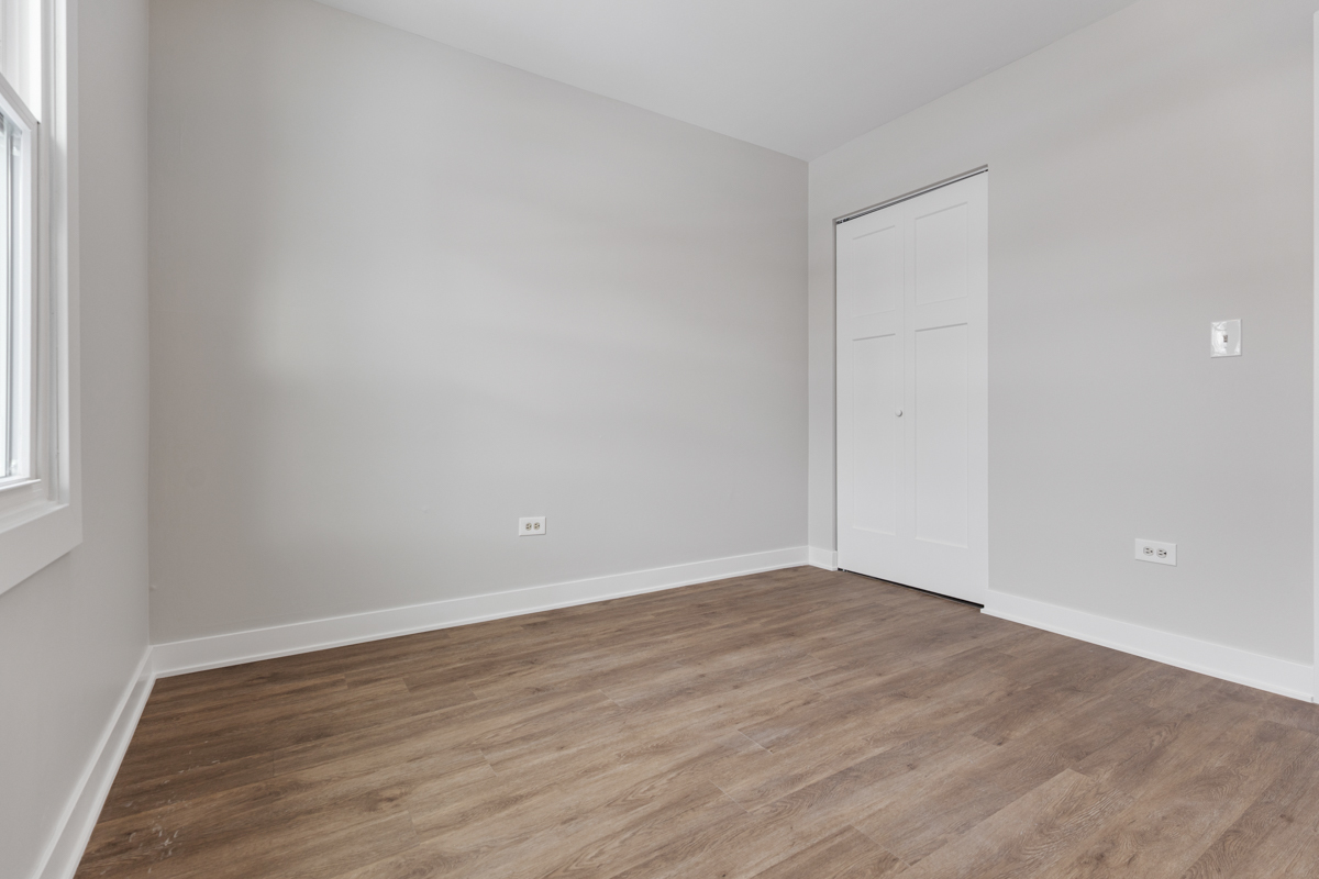 1066 Glouchester Harbor, Unit 1066 Schaumburg, IL 60193 - Photo 20 of 26 a view of an empty room with wooden floor and a window