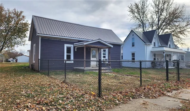 $59,900 | 204 North Maple Street, Stover, MO 65078