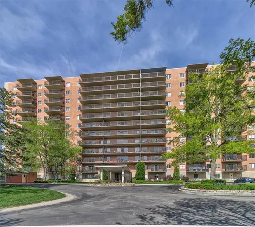 $129,000 | 4550 Warwick Boulevard, Unit 106, Kansas City, MO 64111