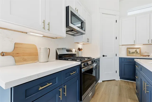 $2,500 | 8917 Sunshine Laverne Lane, Houston, TX 77080