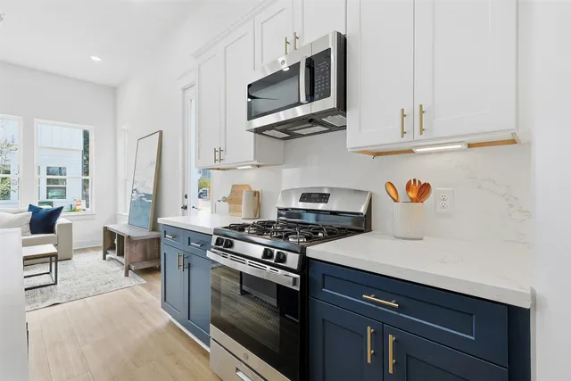 $2,500 | 8917 Sunshine Laverne Lane, Houston, TX 77080