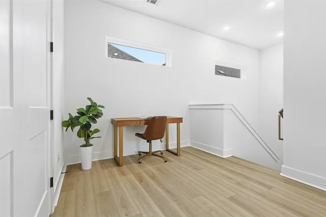 $2,500 | 8917 Sunshine Laverne Lane, Houston, TX 77080