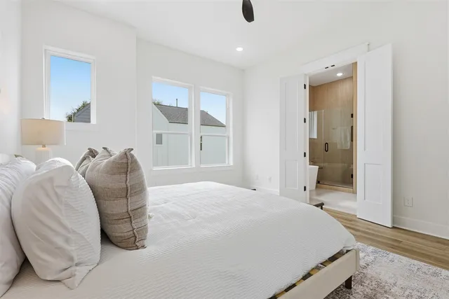 $2,500 | 8917 Sunshine Laverne Lane, Houston, TX 77080