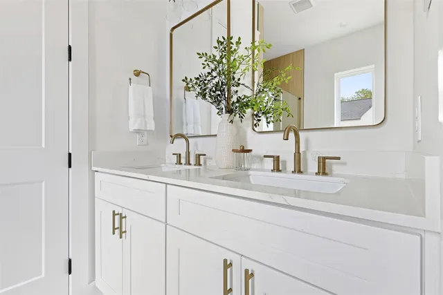 $2,500 | 8917 Sunshine Laverne Lane, Houston, TX 77080