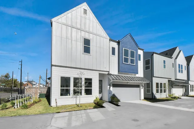 $2,500 | 8917 Sunshine Laverne Lane, Houston, TX 77080