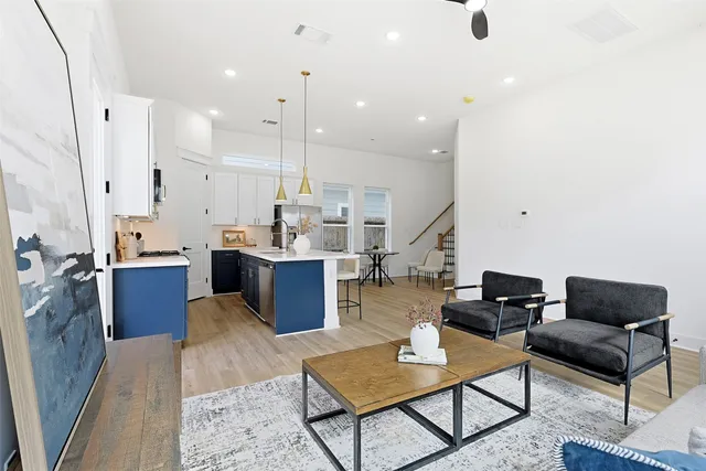 $2,500 | 8917 Sunshine Laverne Lane, Houston, TX 77080