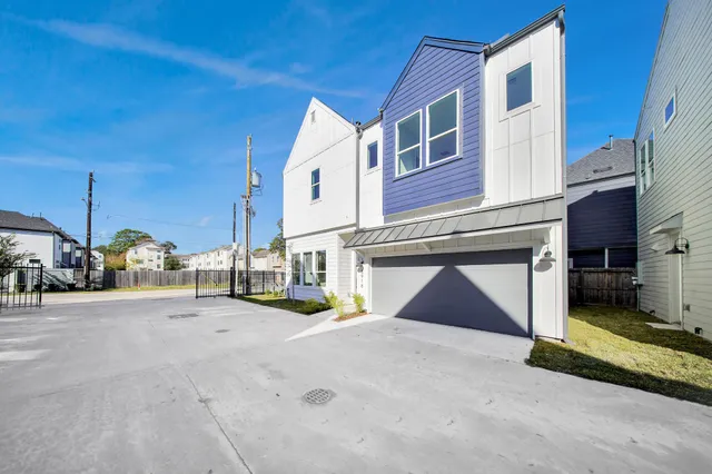 $2,500 | 8917 Sunshine Laverne Lane, Houston, TX 77080