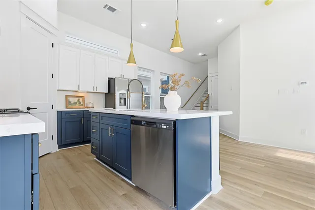 $2,500 | 8917 Sunshine Laverne Lane, Houston, TX 77080