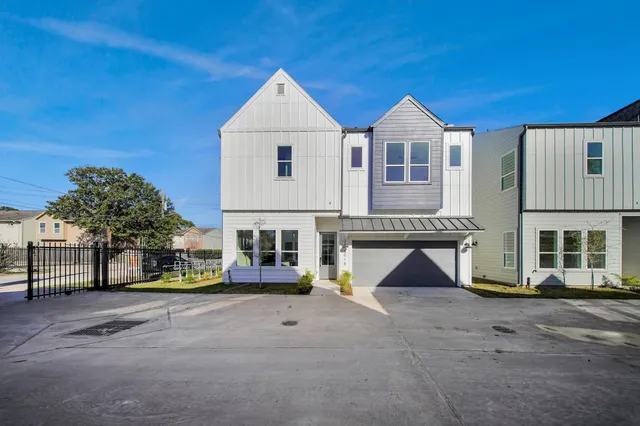 $2,500 | 8917 Sunshine Laverne Lane, Houston, TX 77080