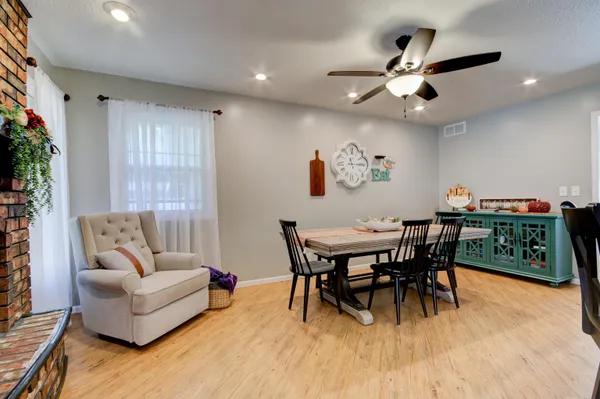 $309,900 | 1200 Oakwood Court, Derby, KS 67037