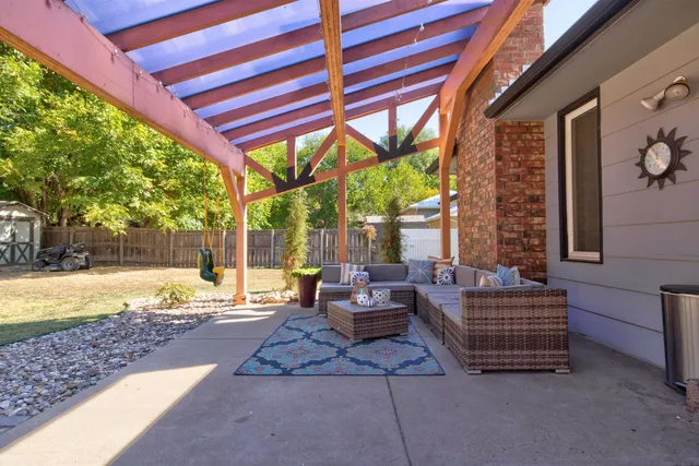 $309,900 | 1200 Oakwood Court, Derby, KS 67037