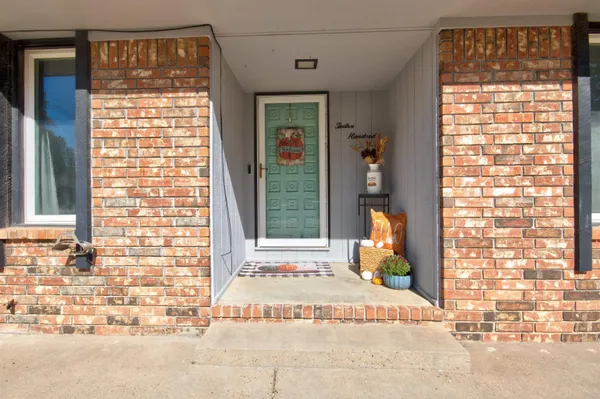 $309,900 | 1200 Oakwood Court, Derby, KS 67037