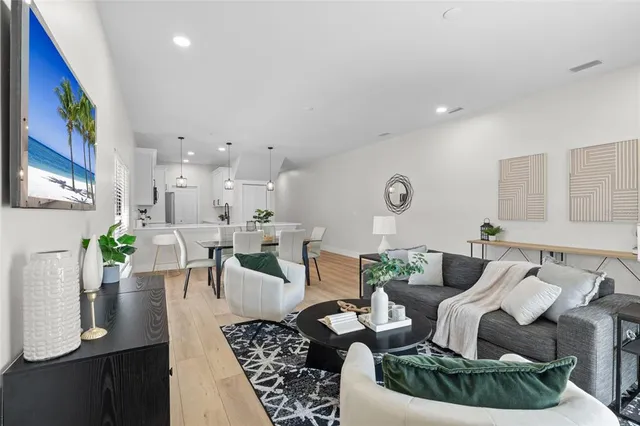 $689,900 | 4308 West Gray Street, Unit 4, Tampa, FL 33609