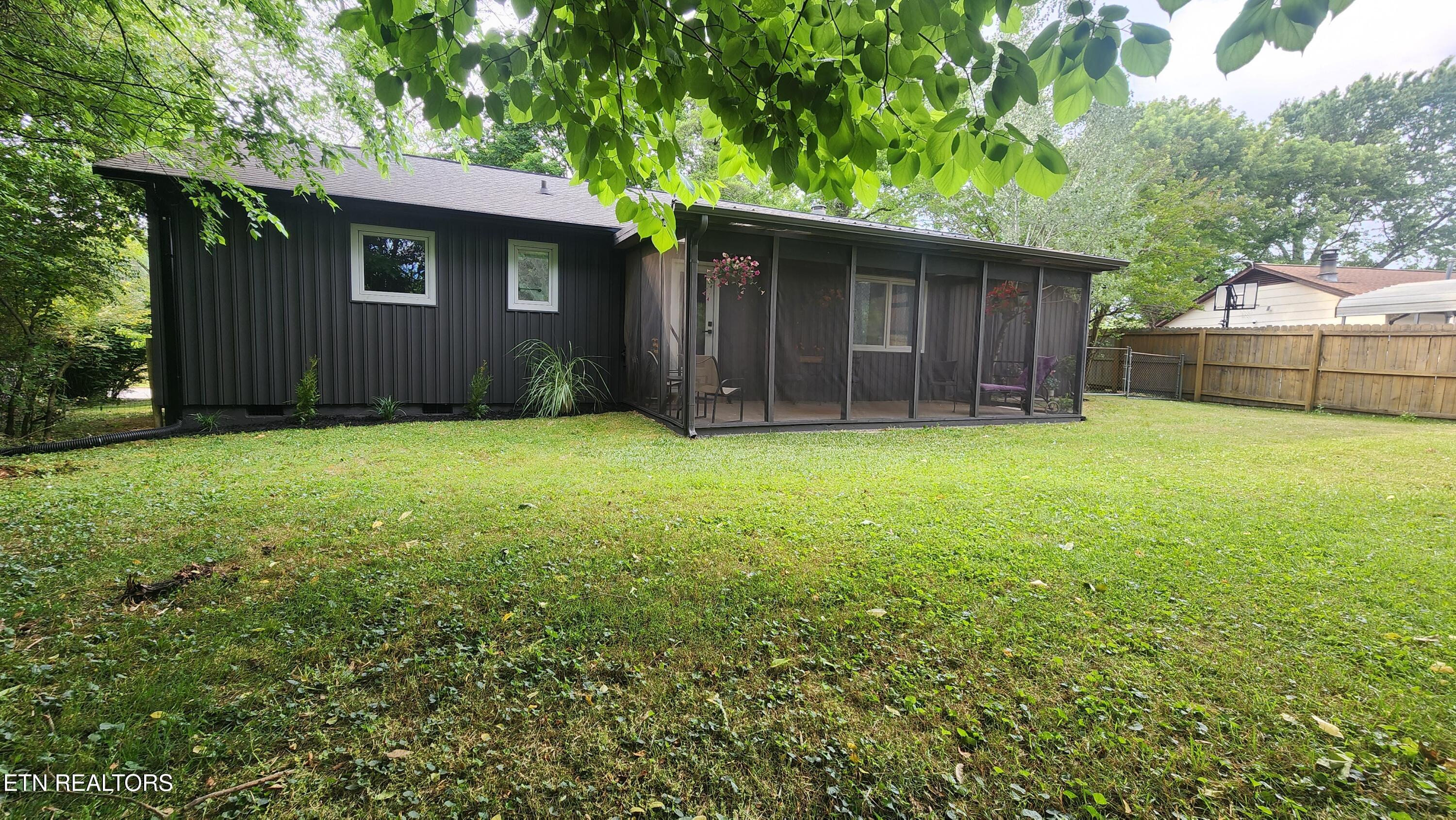 1048 Morrow Road Knoxville, TN 37923 - Photo 4 of 29 1000052448
