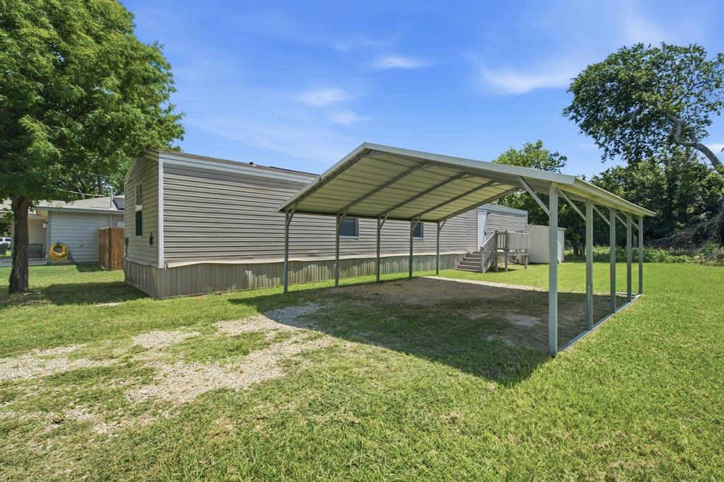 1684 Gale Drive Azle, TX 76020 - Photo 3 of 29