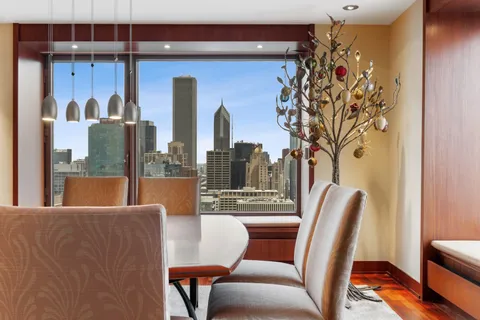 $999,500 | 161 East Chicago Avenue, Unit 33DE, Chicago, IL 60611