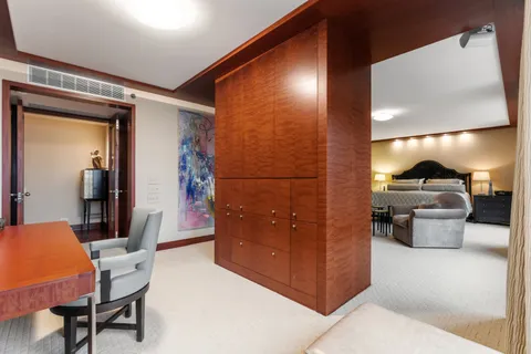 $999,500 | 161 East Chicago Avenue, Unit 33DE, Chicago, IL 60611