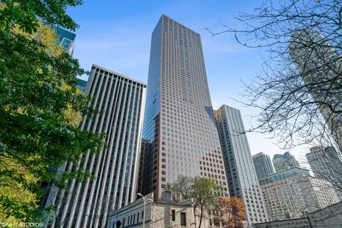 $999,500 | 161 East Chicago Avenue, Unit 33DE, Chicago, IL 60611