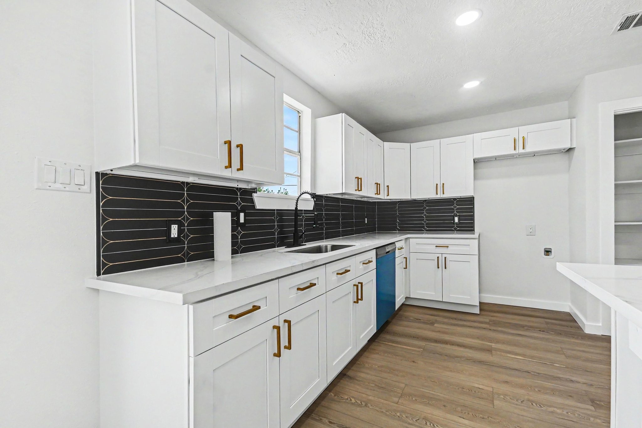 3009 Rust Avenue Texas City, TX 77590 - Photo 10 of 37