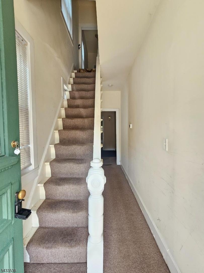 38 Thompson Street Raritan, NJ 08869 - Photo 3 of 15