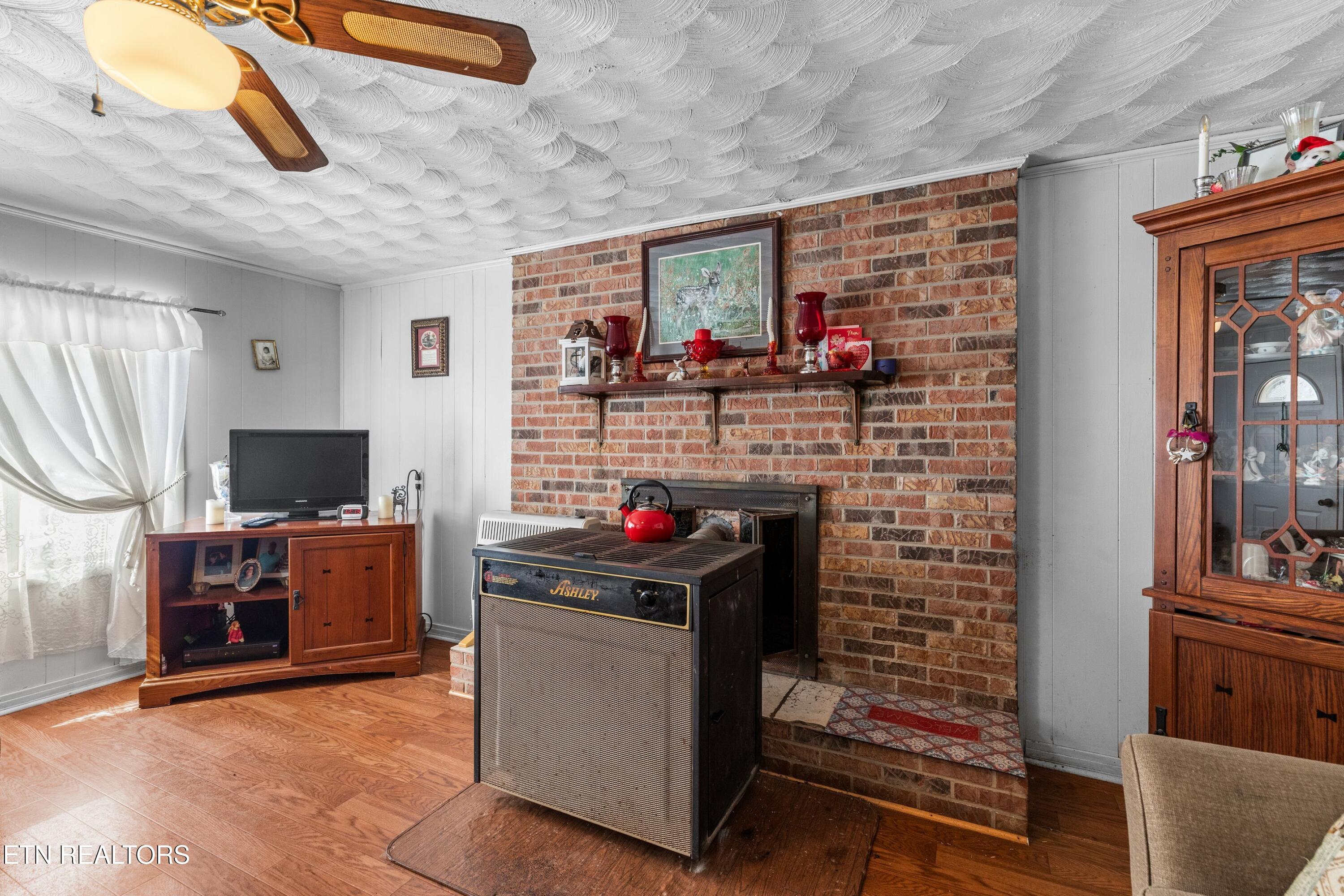 008-245FoxBranchRoad-KylesFord-TN-37765-