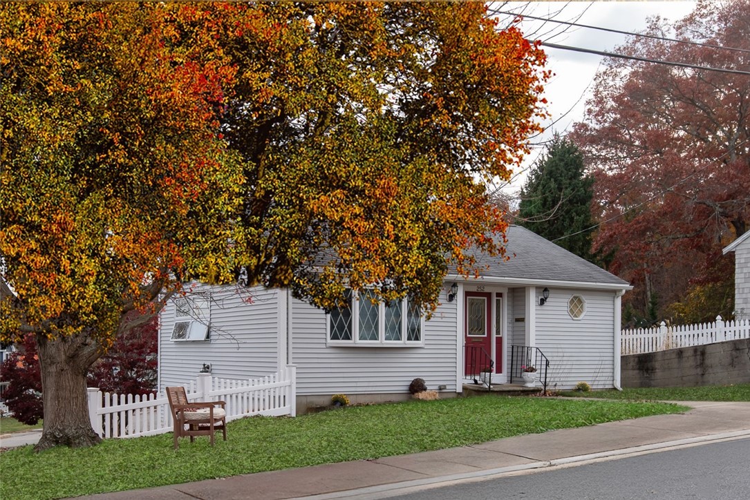 252 Bertenshaw Road Woonsocket, RI 02895 - Photo 2 of 26