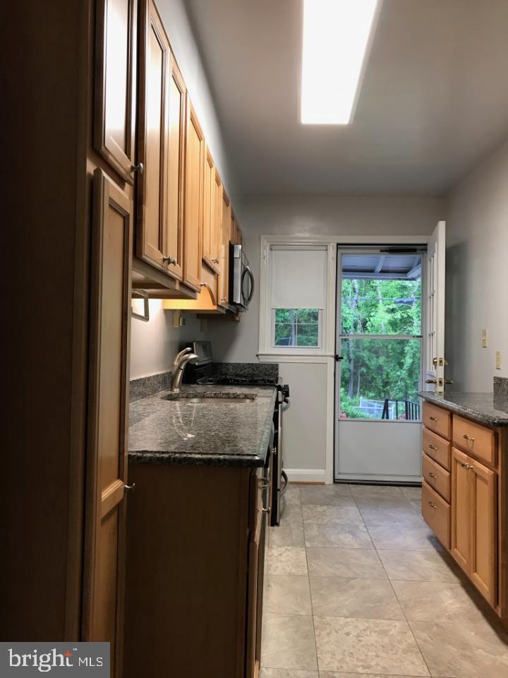 1802 Trenleigh Road Baltimore, MD 21234 - Photo 7 of 17 granite counters through out!