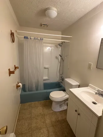 $1,500 | 126 Mammoth Road, Unit 20, Hooksett, NH 03106