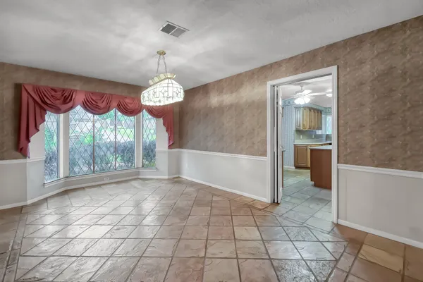 $395,000 | 105 Broken Bough Lane, Conroe, TX 77304