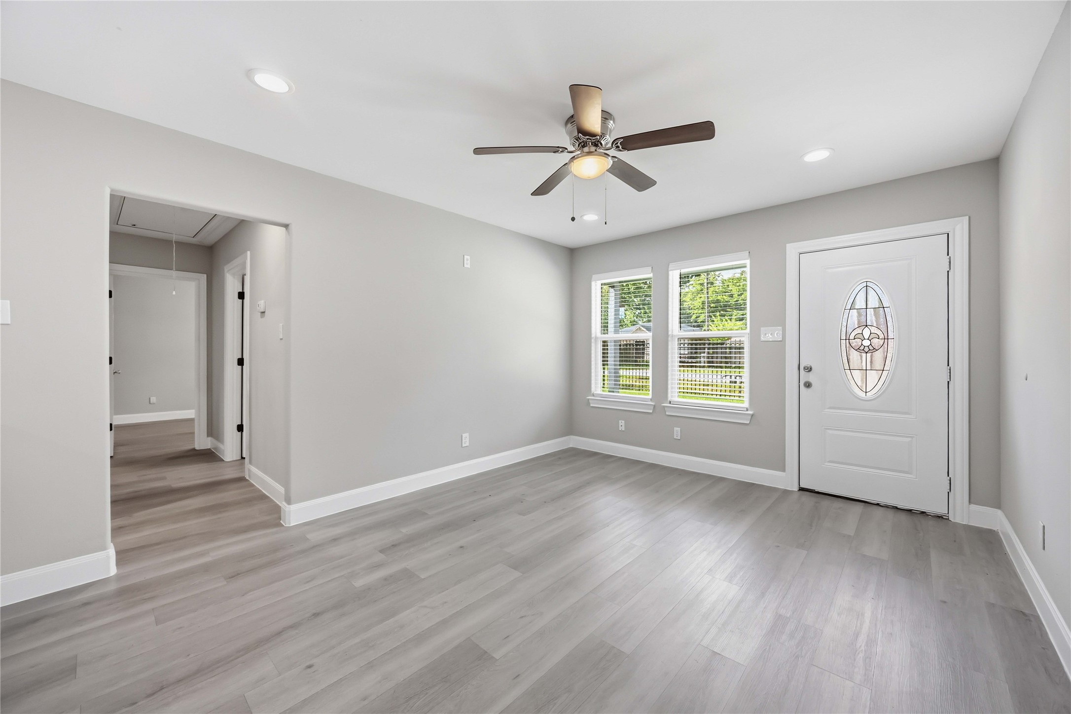 8129 Linda Vista Road Houston, TX 77028 - Photo 5 of 27