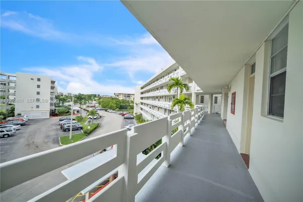 $1,850 | 3030 Marcos Drive, Unit T409, Aventura, FL 33160