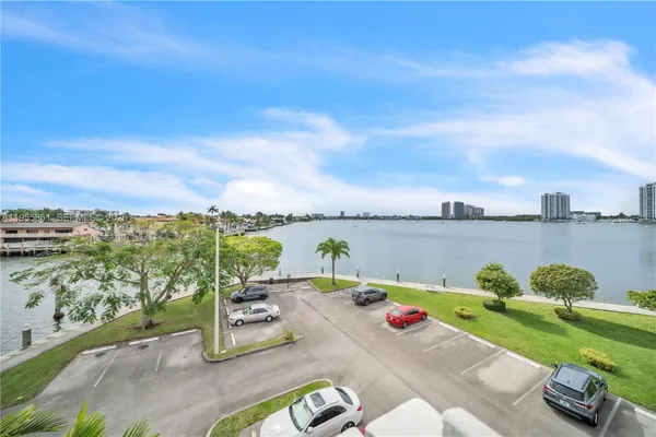 $1,850 | 3030 Marcos Drive, Unit T409, Aventura, FL 33160