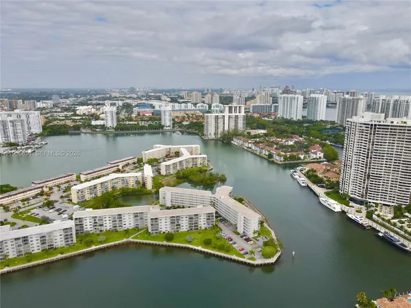 $1,850 | 3030 Marcos Drive, Unit T409, Aventura, FL 33160