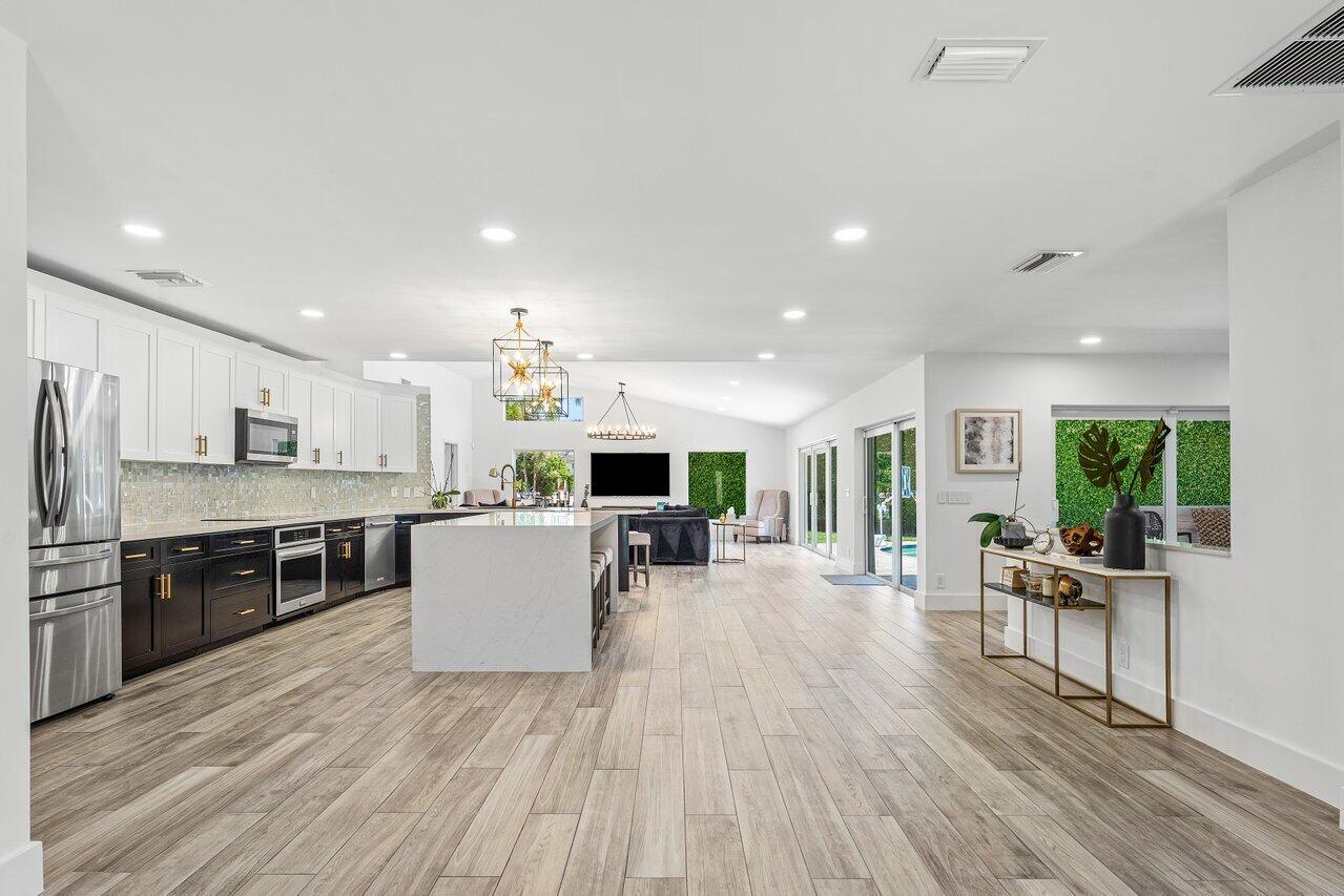 7700 Northeast Spanish Trail Court Boca Raton, FL 33487 - Photo 7 of 30 2