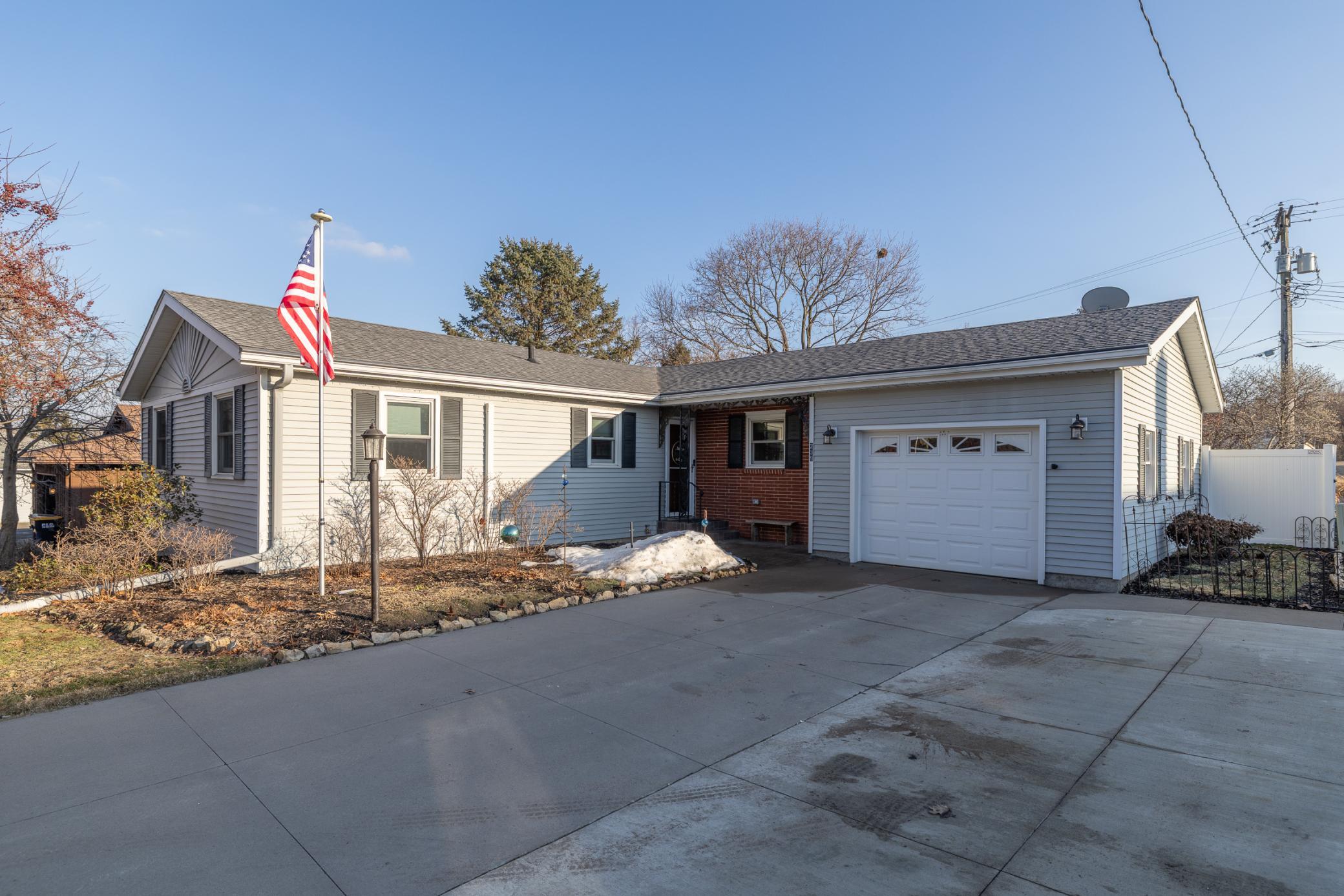 239 West Kinne Street Ellsworth, WI 54011 - Photo 2 of 58