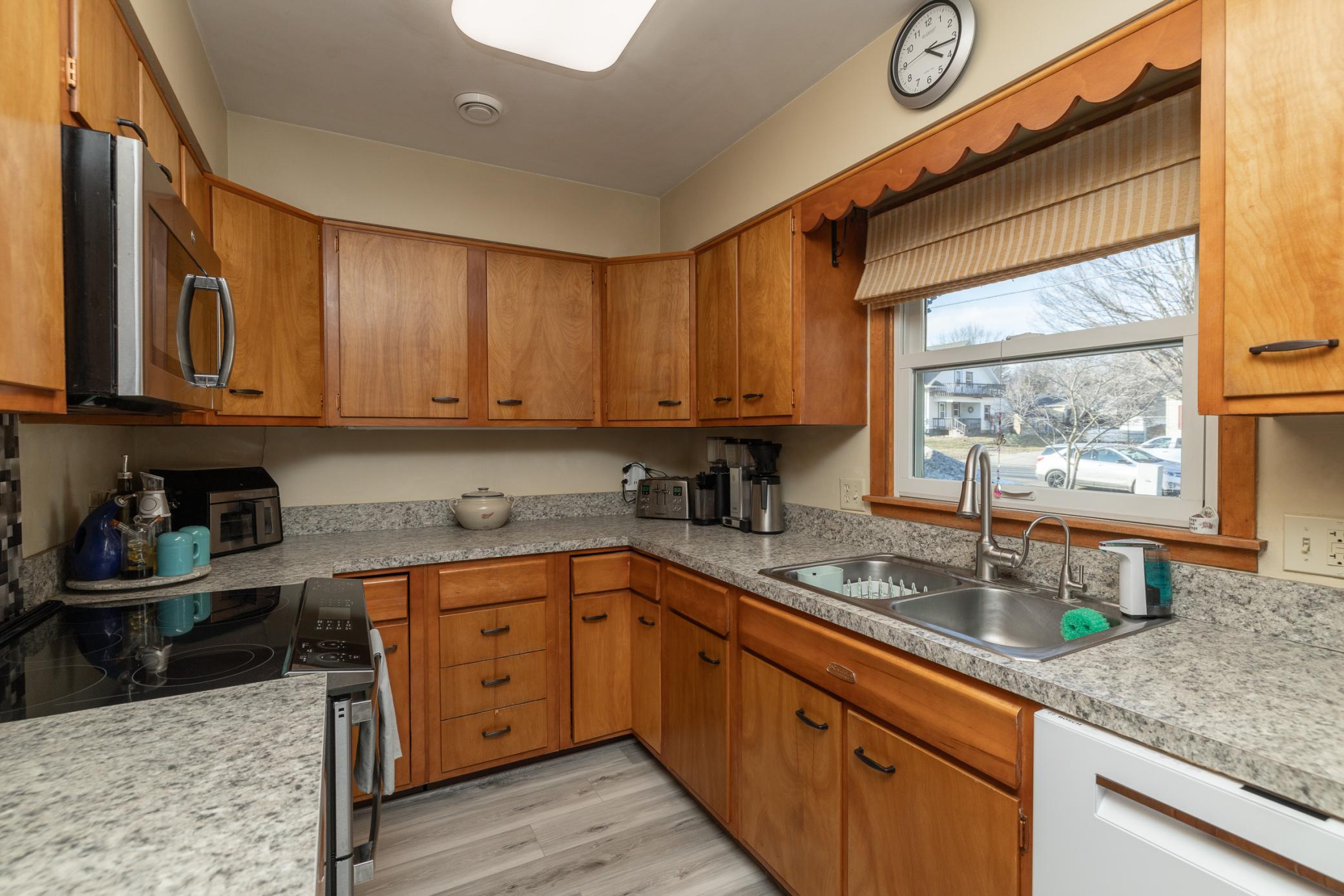 239 West Kinne Street Ellsworth, WI 54011 - Photo 5 of 58