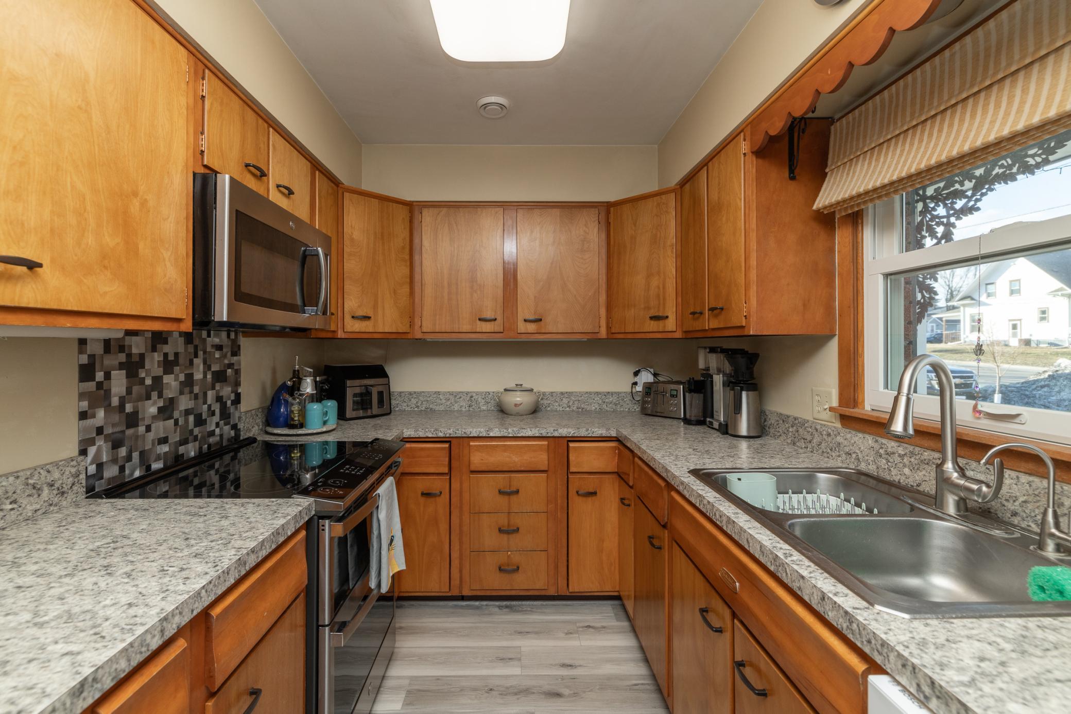 239 West Kinne Street Ellsworth, WI 54011 - Photo 6 of 58